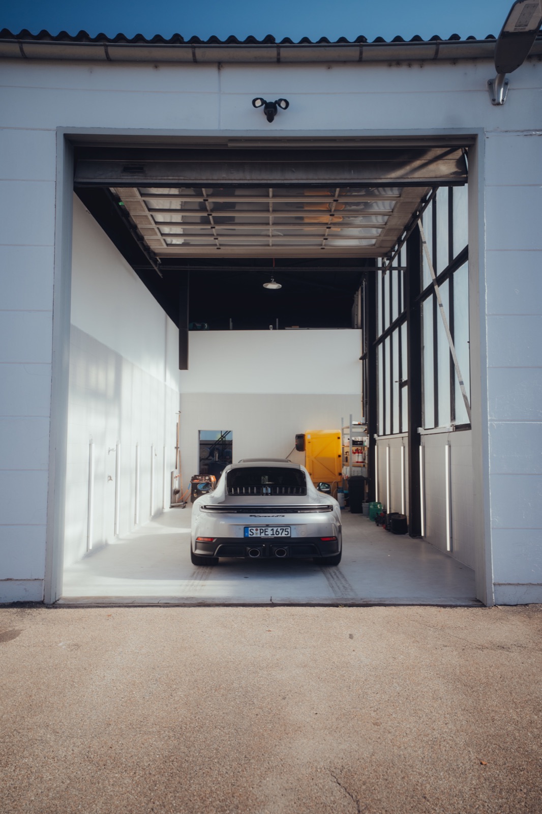 Porsche Carrera 4 GTS in der Werkstatt
